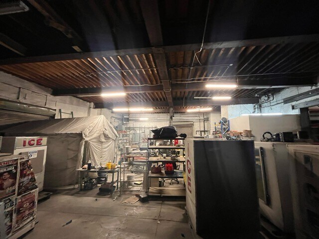 More Photos Of 1157 E 156th St, Bronx Warehouse For Lease