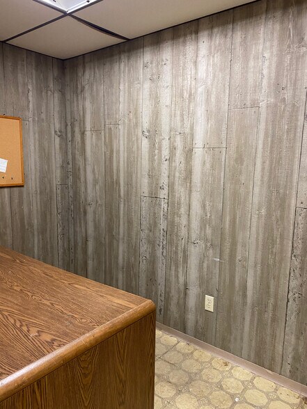 More Photos Of 3909 Witmer Rd, Niagara Falls Freestanding For Lease