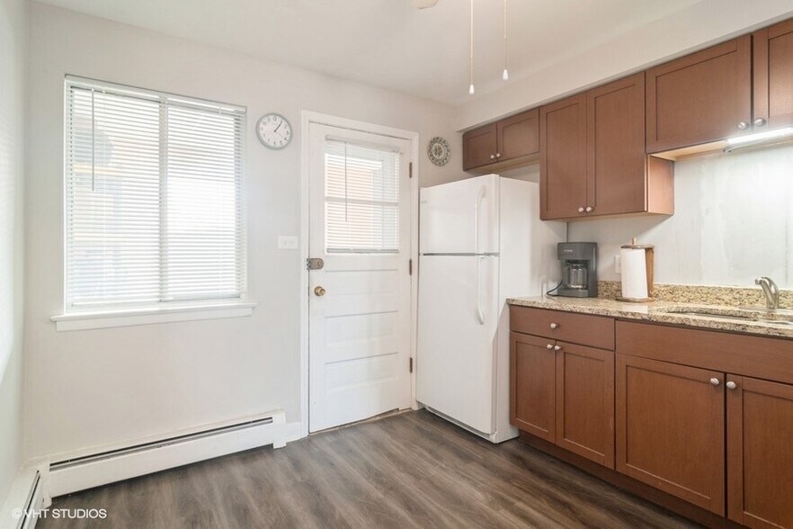 More Photos Of 8003 W Foster Ln, Niles Apartments For Sale