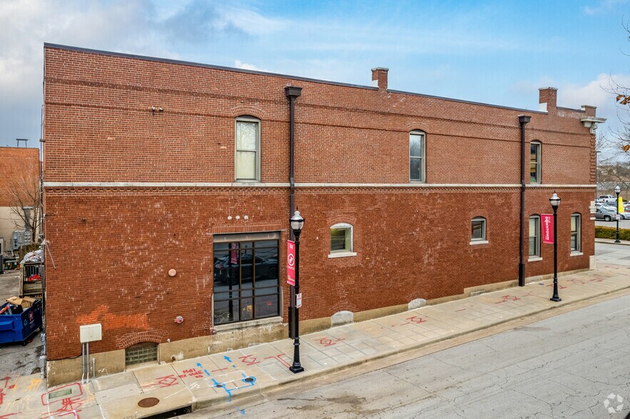 More Photos Of 429-433 W Walnut St, Springfield Office Residential For Sale
