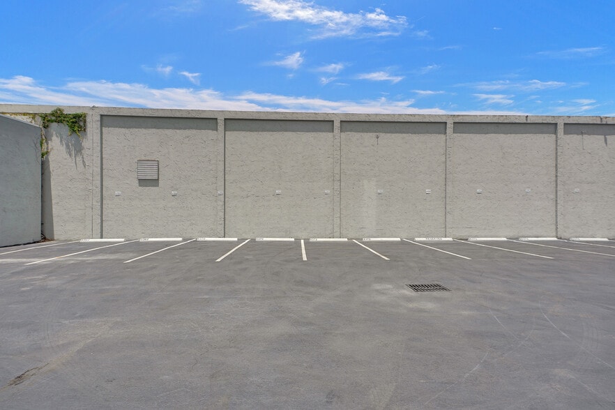 More Photos Of 8368-8388 NW 56th St, Miami Warehouse For Lease