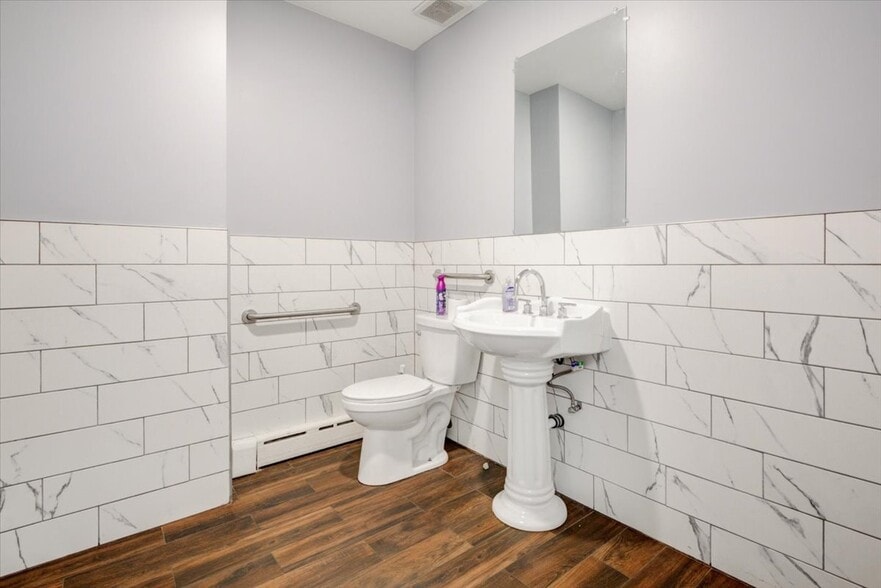 More Photos Of 992 Clifton Ave, Clifton Medical For Sale