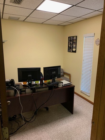 More Photos Of 4215 Edgewater Dr, Orlando Office For Lease