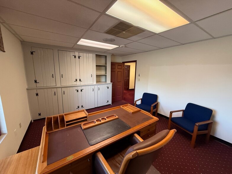 More Photos Of 403 Chatham Sq, Fredericksburg Office For Sale