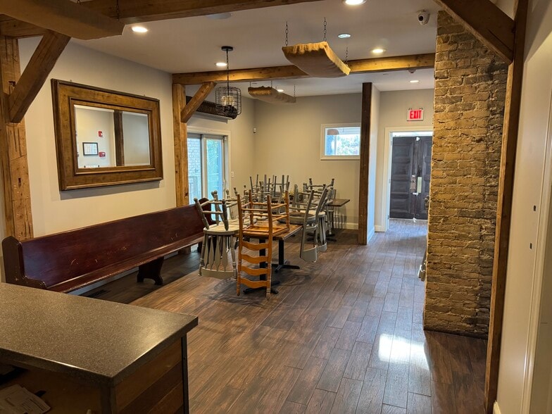 More Photos Of 117 North Ave, Barrington Restaurant For Lease