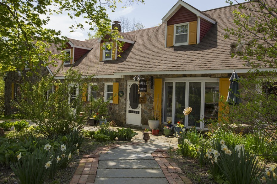 More Photos Of 201 Roses Hill Rd, Richfield Springs Hotel For Sale