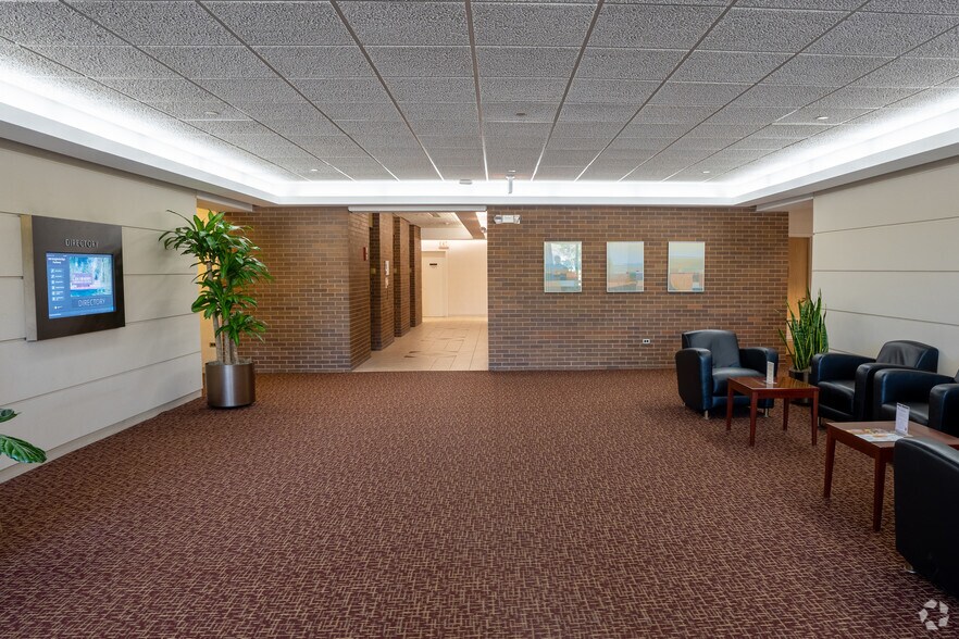 More Photos Of 1 Overlook Pt, Lincolnshire Unknown For Lease