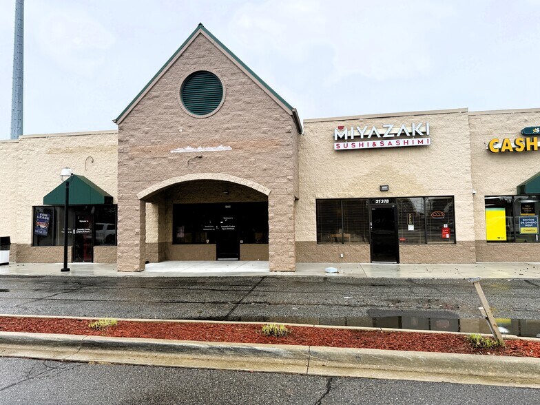 More Photos Of 21300-21384 Hall Rd, Clinton Township Freestanding For Lease