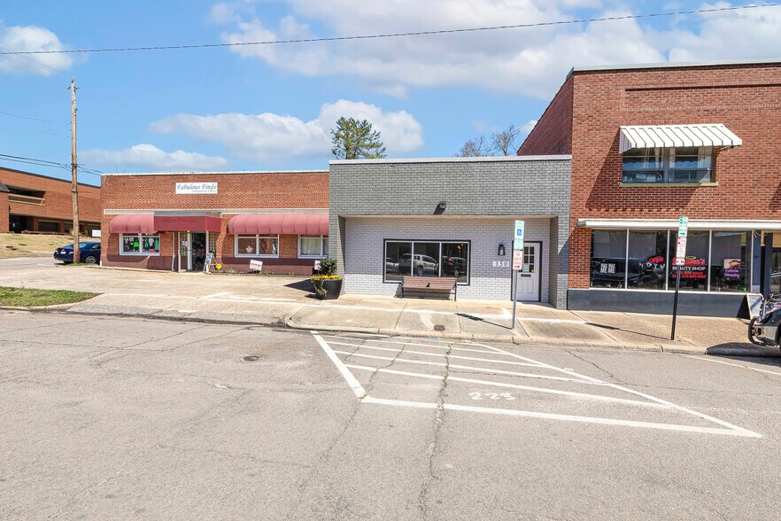 More Photos Of 150 N Steele St, Sanford Office For Sale