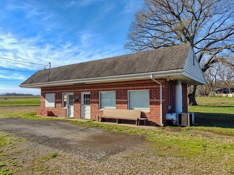 More Photos Of 433 Cedar St, Gleason Specialty For Sale