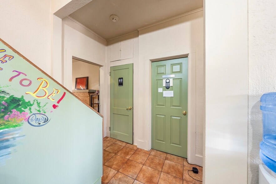 More Photos Of 143 S Main St, Phoenix Office For Sale