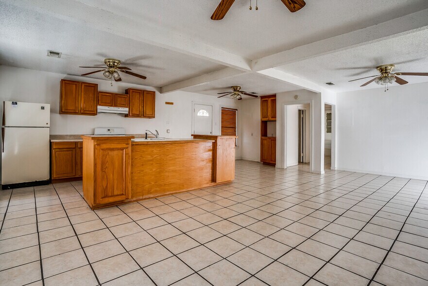 More Photos Of 14330 S Highway 281, Santo Trailer Camper Park For Sale