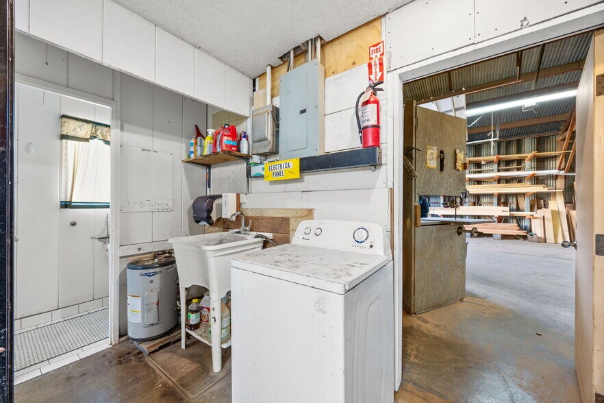 More Photos Of 8401 Baldwin St, Oakland Warehouse For Sale