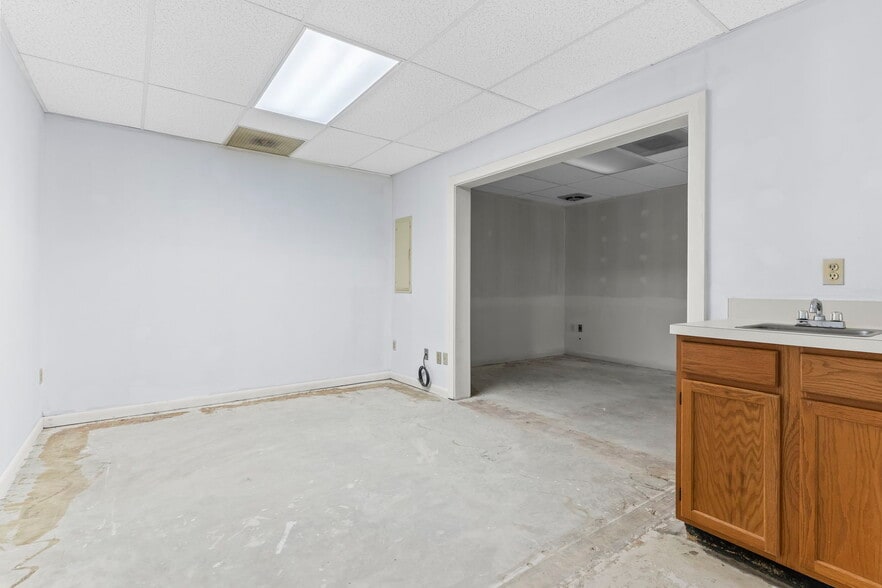 More Photos Of 45 W Dares Beach Rd, Prince Frederick Office For Lease