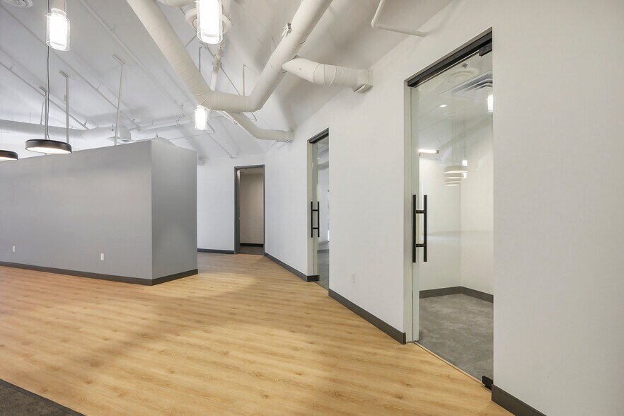 More Photos Of 3900-3910 Paradise Rd, Las Vegas Storefront Retail Office For Lease