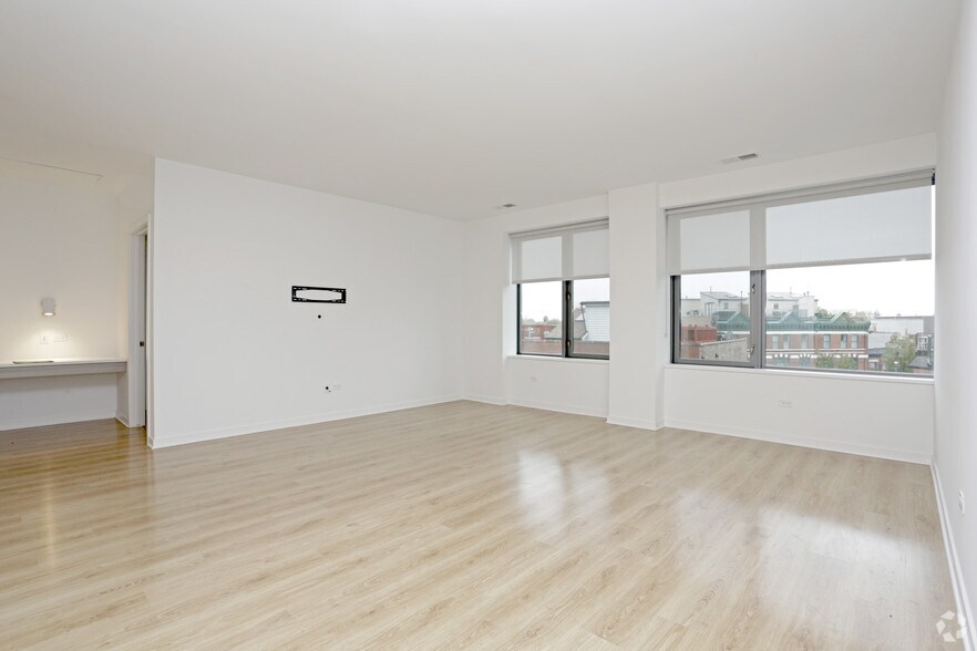 More Photos Of 558 W Webster Ave, Chicago Apartments For Lease