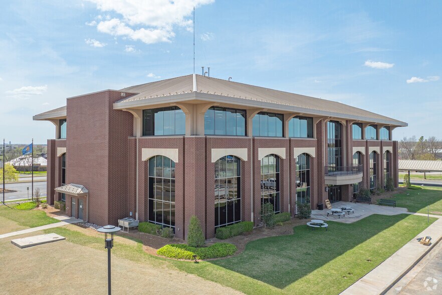 More Photos Of 601 E Britton Rd, Oklahoma City Office For Lease