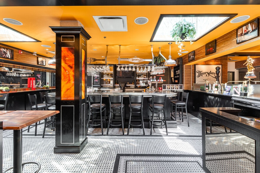 More Photos Of 1441-1449 Rue Crescent, Montréal Restaurant For Lease