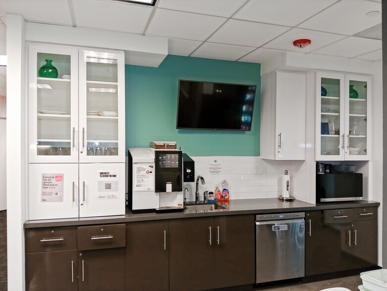 More Photos Of 20801 Biscayne Blvd, Aventura Coworking Space
