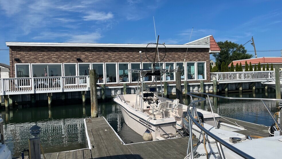 More Photos Of 95 Hudson Ave, Freeport Restaurant For Sale