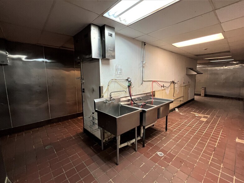 More Photos Of 5185 State Route 30, Greensburg Restaurant For Lease