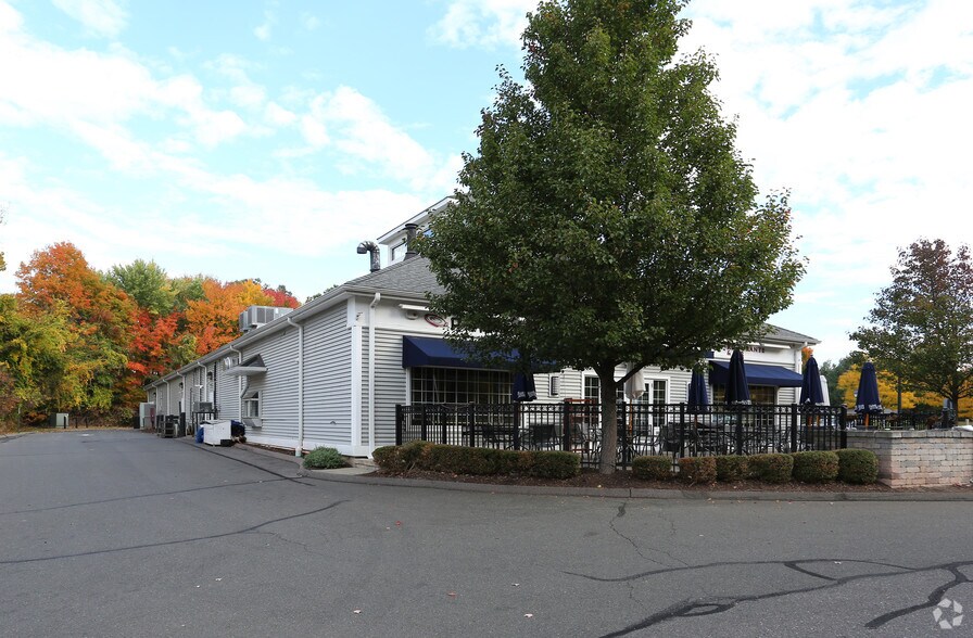 More Photos Of 1001-1009 Hebron Ave, Glastonbury General Retail For Lease