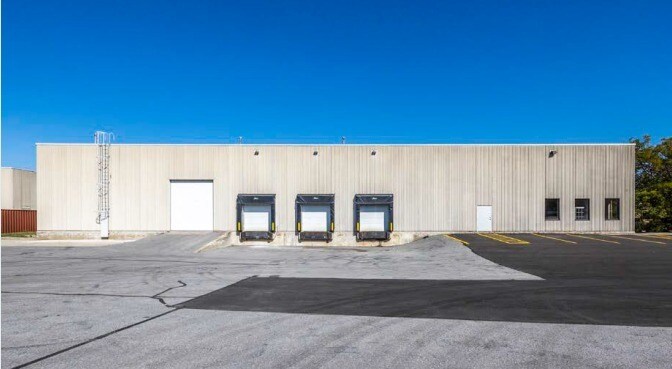 More Photos Of 415 Traders Blvd E, Mississauga Distribution For Lease