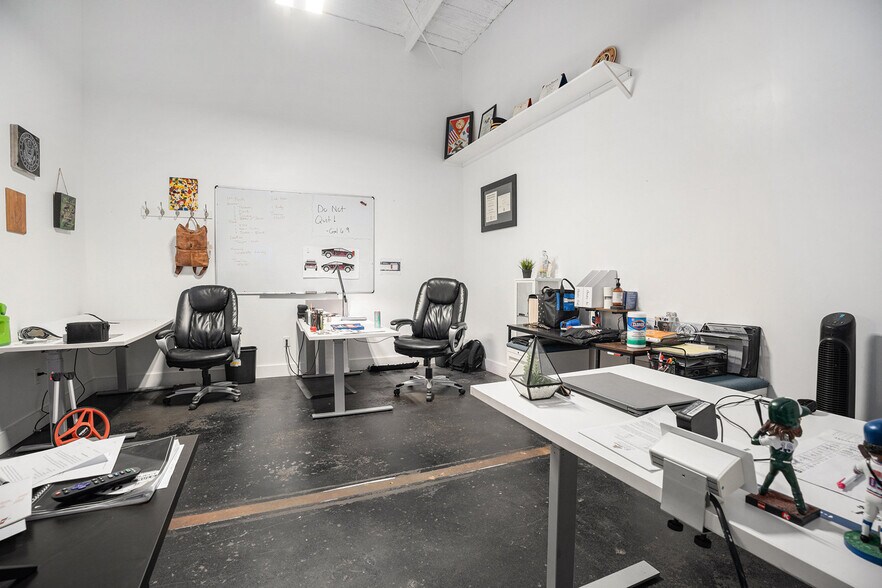 More Photos Of 6933 Olson Ln, Pasadena Service For Sale