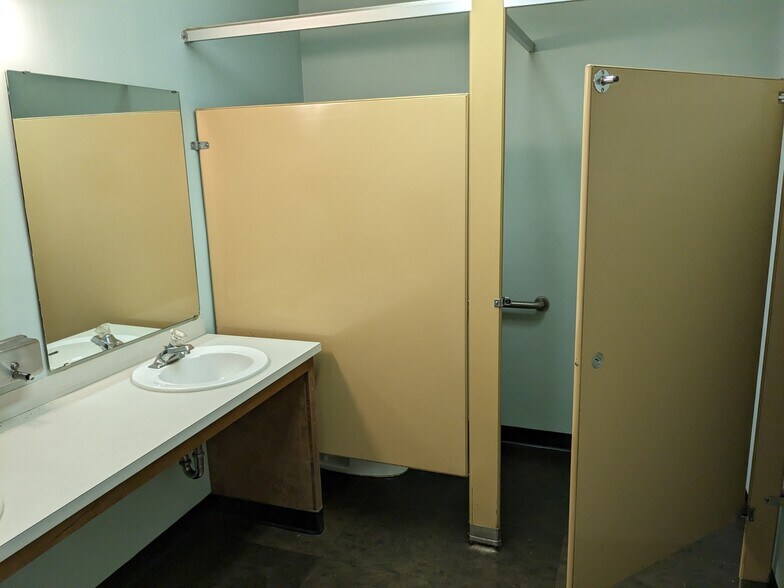 More Photos Of 5025 Old York Rd, Rock Hill Distribution For Lease