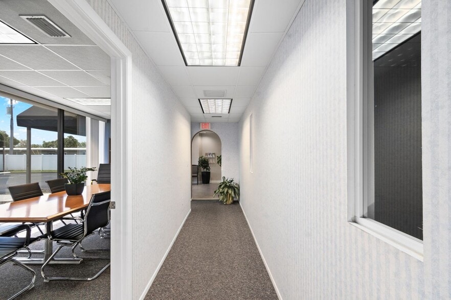 More Photos Of 2501 S Tamiami Trl, Sarasota Office For Sale