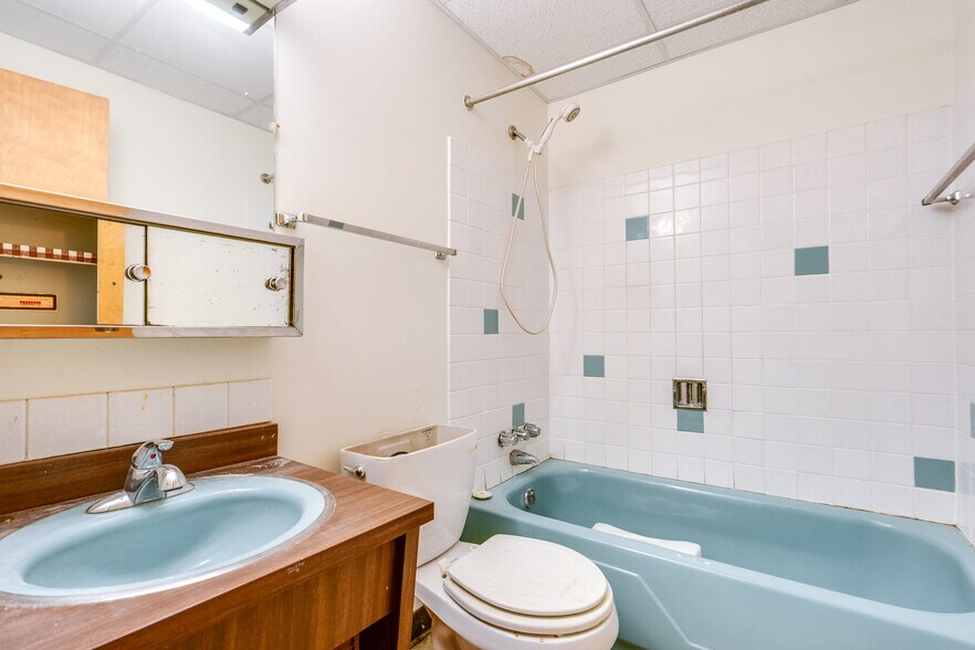 More Photos Of 2615 Ellet Ave, Akron Apartments For Sale