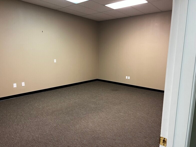 More Photos Of 5200 N Illinois St, Fairview Heights Unknown For Lease