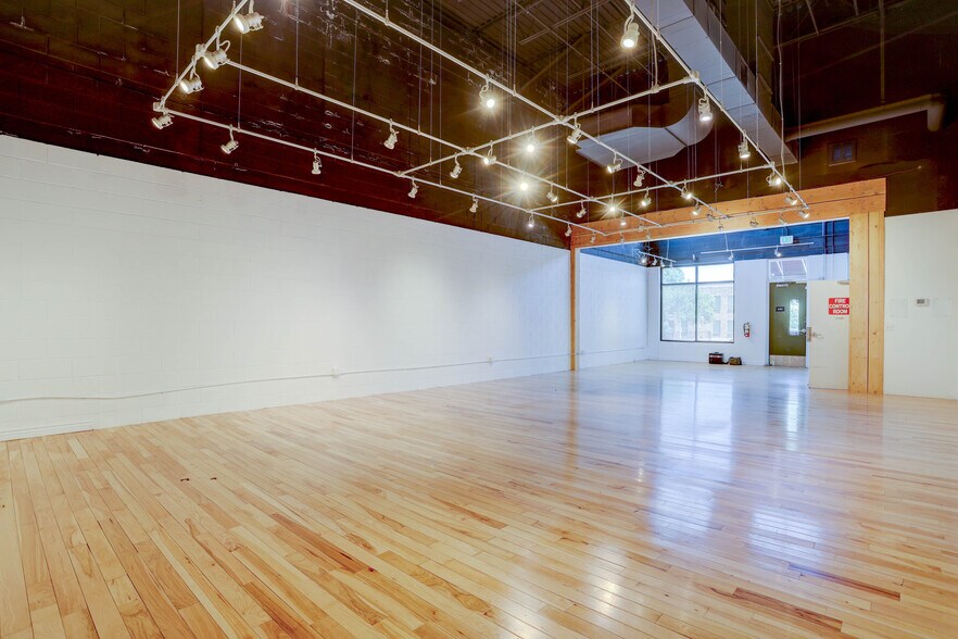 More Photos Of 11083-11093 E Mississippi Ave, Aurora Storefront For Lease