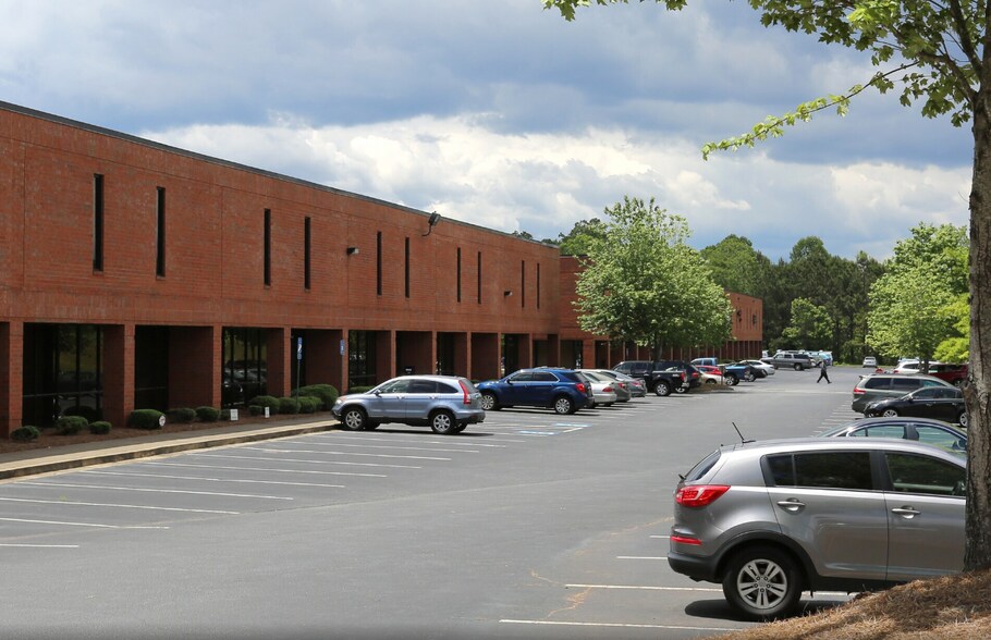 More Photos Of 100 Londonderry Ct, Woodstock Warehouse For Lease