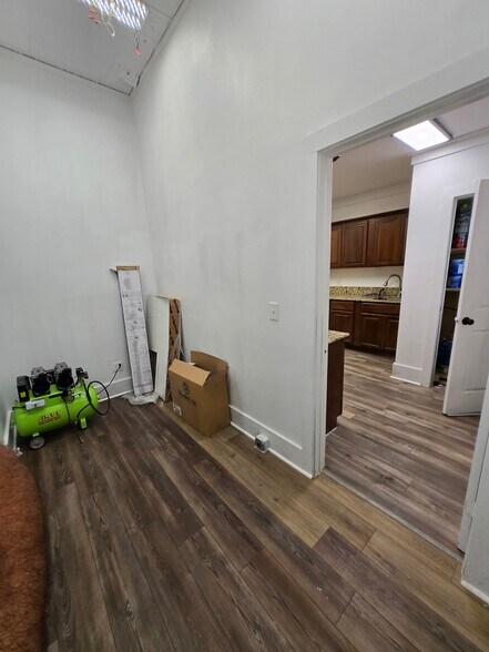 More Photos Of 202 E Weaver Ave, Alvarado Medical For Sale