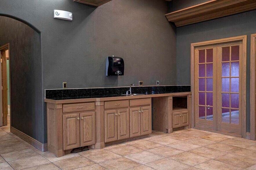 More Photos Of 1760 W Lakeview Rd, Stillwater Office For Sale