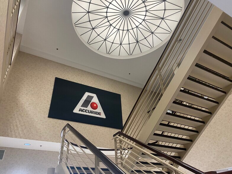 More Photos Of 7140 Office Cir, Evansville Office For Lease