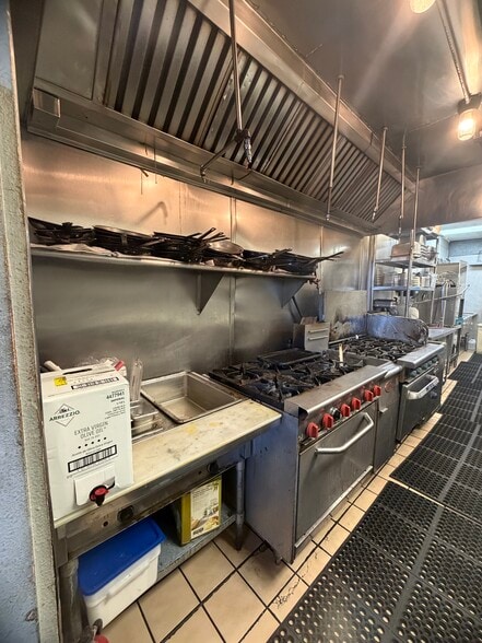 More Photos Of 629-689 N Stephanie St, Henderson Storefront For Lease
