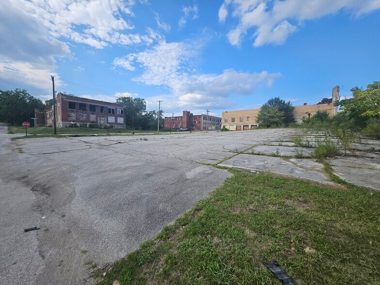 More Photos Of 1466 Evergreen Ave, Saint Louis Warehouse For Sale