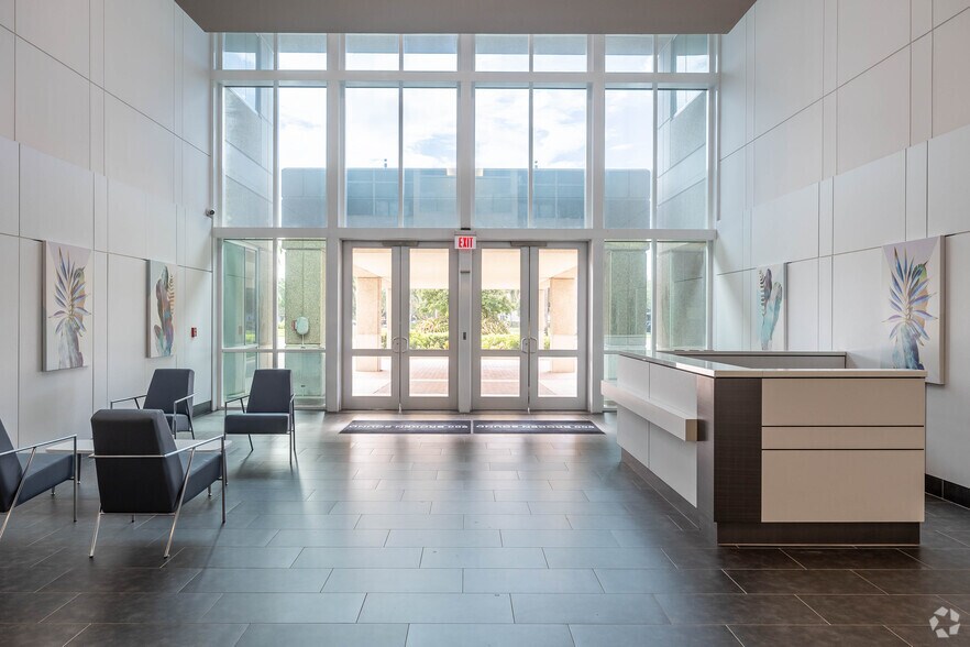 More Photos Of 900 Broken Sound Pky NW, Boca Raton Office For Lease