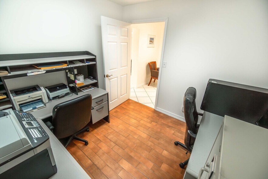 More Photos Of 18 NE 2nd Ave, Dania Beach Office For Sale