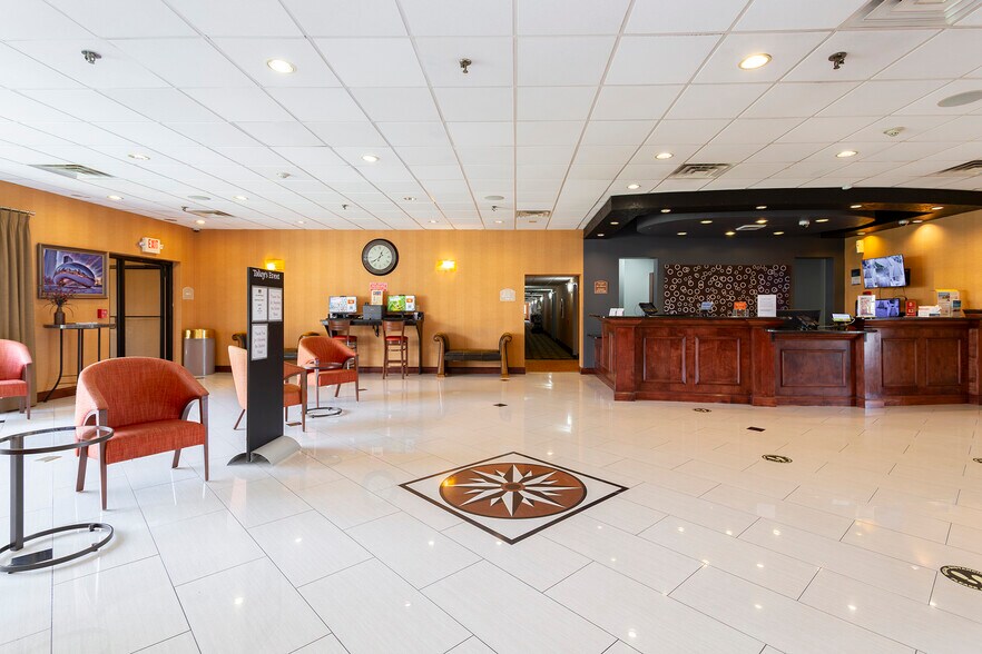 More Photos Of 933 S Riverside Dr, Elmhurst Hotel For Sale