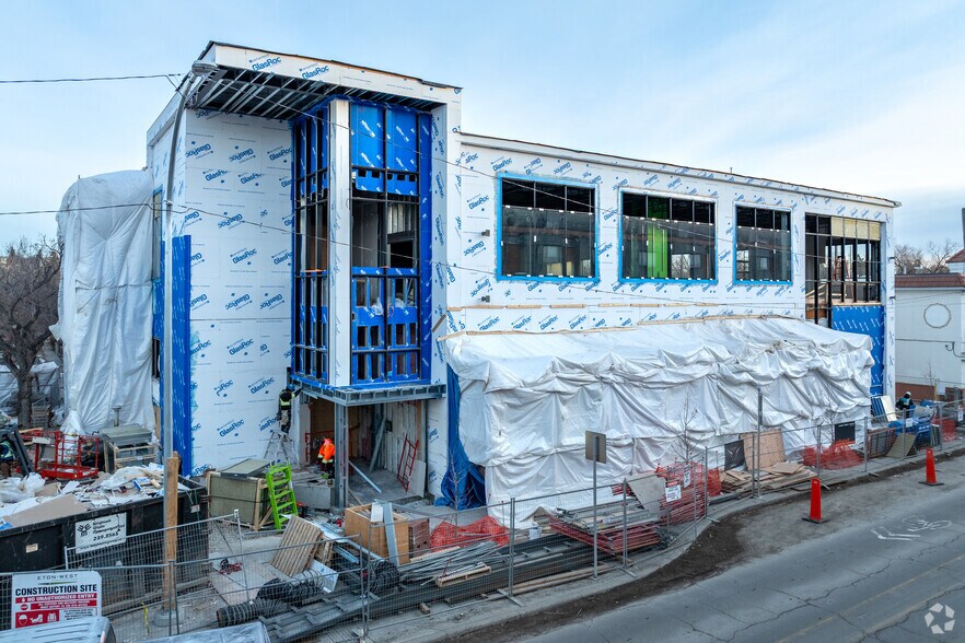 More Photos Of 906 1 Av NE, Calgary General Retail For Lease