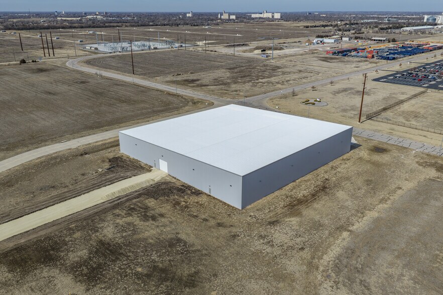 More Photos Of 2901 Enterprise dr, Hutchinson Warehouse For Sale