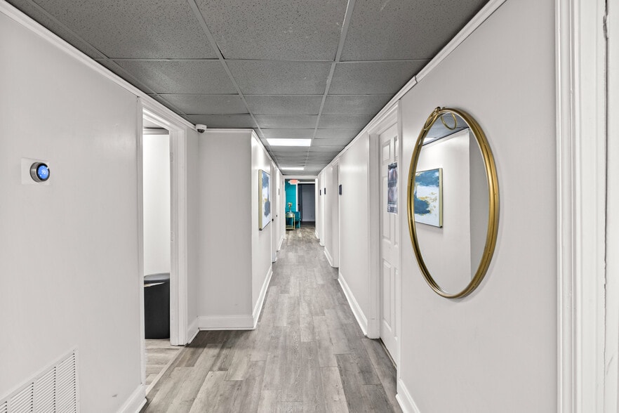 More Photos Of 3182 Glenwood Rd, Decatur Storefront For Sale