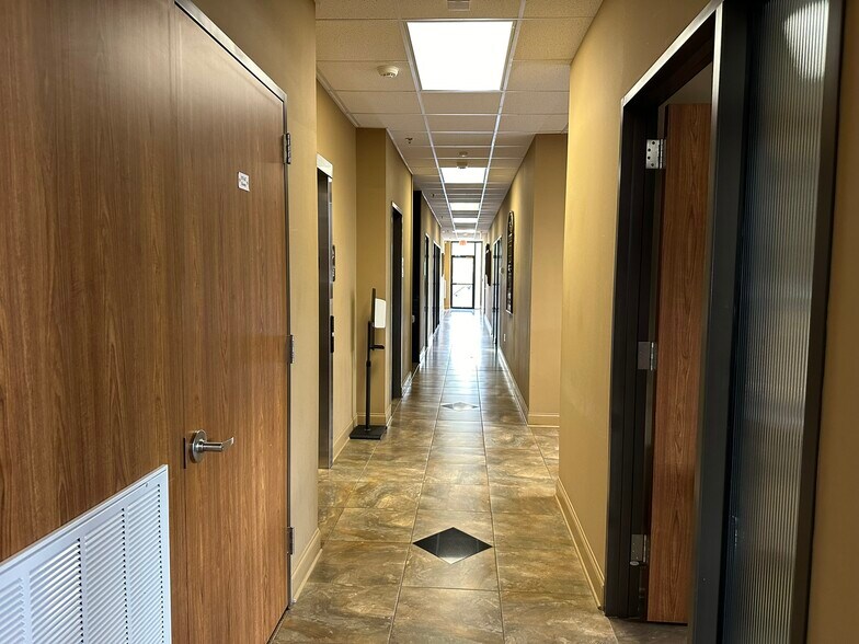 More Photos Of 4750 Sherwood Common Blvd, Baton Rouge Office For Lease