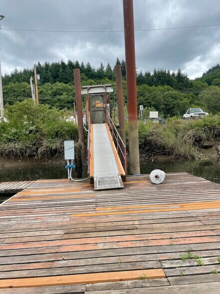 More Photos Of 10474 Highway 30, Clatskanie Marina For Sale