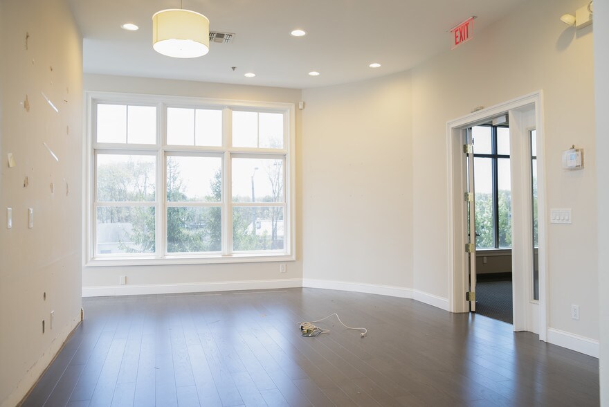 More Photos Of 3750 Express Dr S, Islandia Office For Lease