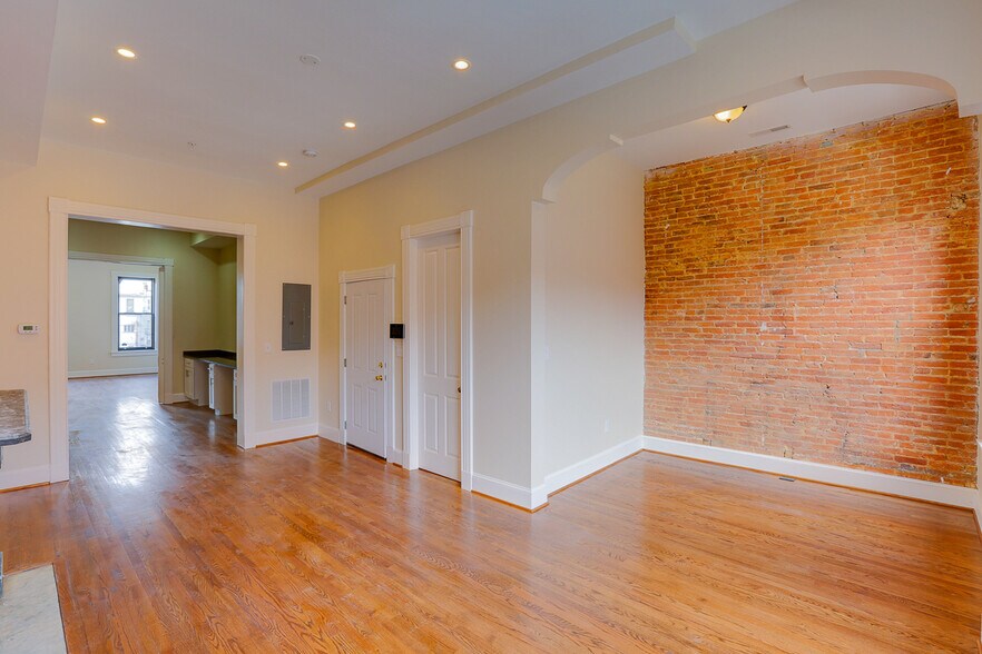 More Photos Of 2116-2118 Saint Paul St, Baltimore Apartments For Sale
