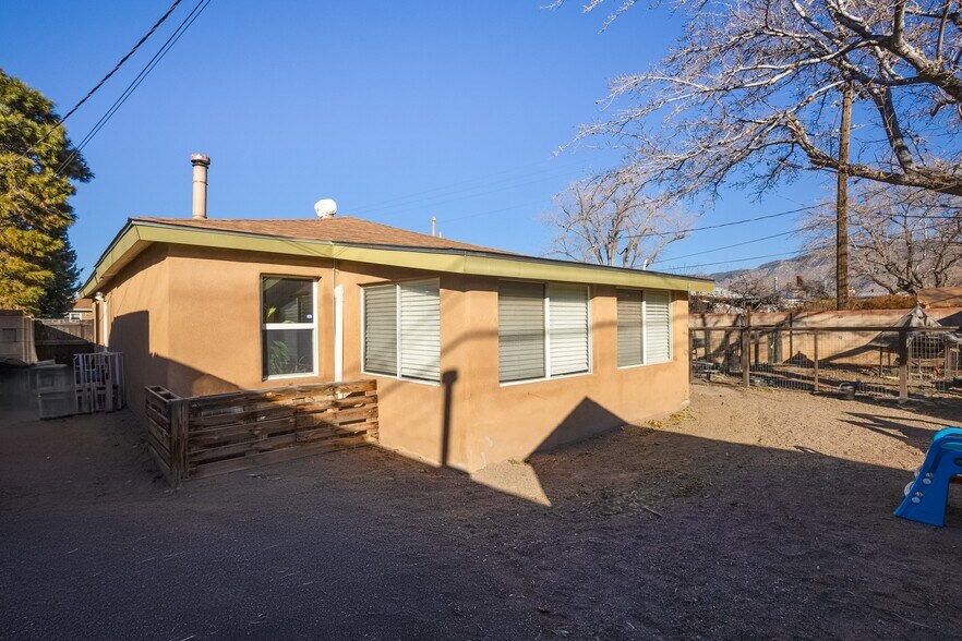 More Photos Of 9006 Woodland Ave NE, Albuquerque Specialty For Sale